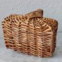 Стара дървена малка сладка плетена правоъгълна кошница с дръжка, снимка 6