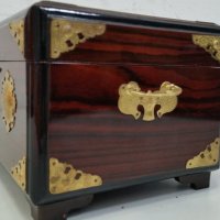 Дървена кутия с обков, снимка 3 - Антикварни и старинни предмети - 30117419