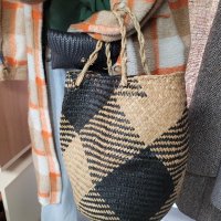  ОБЩА ЦЕНА !кошница от ратан+ плетена вълнена чанта , снимка 4 - Чанти - 44180417