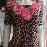 ИЗКЛЮЧИТЕЛНО КРАСИВА блуза в леопардов принт с червени рози, снимка 1 - Тениски - 40552949