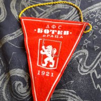 Старо флагче,флаг ДФС Ботев Враца, снимка 1 - Други ценни предмети - 37497229