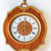 Ретро руски съветски СССР кварцов стенен часовник ЯНТАРЬ , снимка 1 - Антикварни и старинни предмети - 42597227