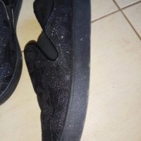 черни обувки с равна подметка 38-39 номер, снимка 2 - Дамски ежедневни обувки - 30132967
