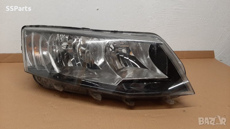 Skoda Oktavia 2015г - десен фар, снимка 1