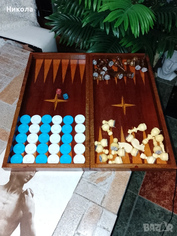 Шах табла48/48 с дърв. фигури пулове,куфар за пикник , снимка 1
