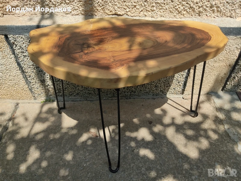 Уникална малка масичка от орех.ПРОДАДЕНА., снимка 1