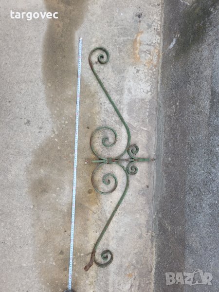 Невероятно красив ръчно кован старинен връх за порта, снимка 1