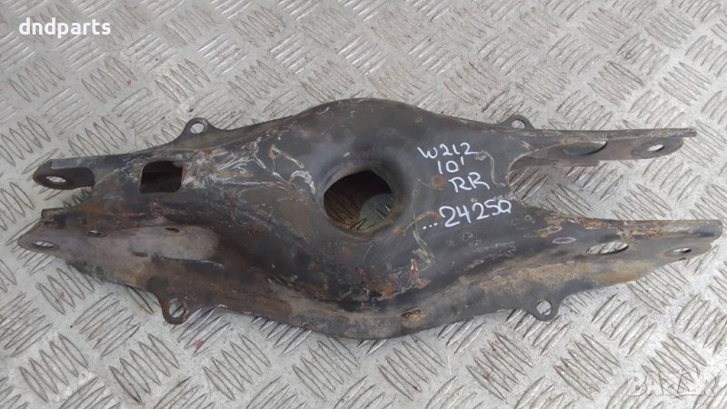 Носач Mercedes E220 CDI W212 2010г.(заден десен)	, снимка 1