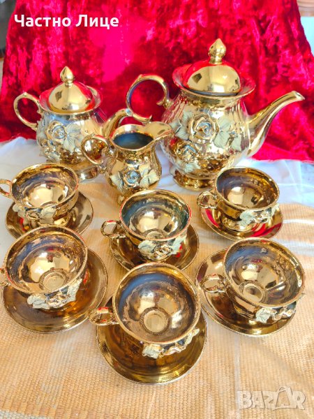 Разкошен Старинен Позлатен Порцеланов Сервиз Комплект за Чай с Релефни Рози, снимка 1