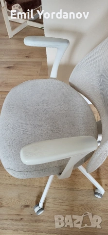 Два бели офис стола от Икея/Ikea JÄRVFJÄLLET, снимка 3 - Столове - 54008274