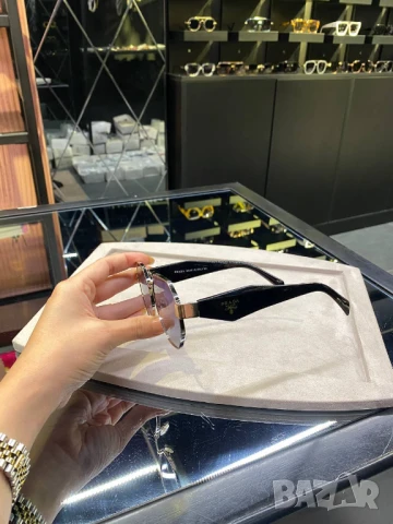 очила с черен обикновен калъф и ув защита prada, снимка 5 - Слънчеви и диоптрични очила - 51427830