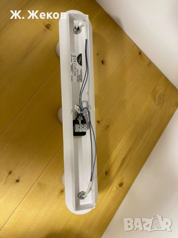 Модерна лампа с три регулируеми спота, снимка 4 - Лампи за стена - 54134121