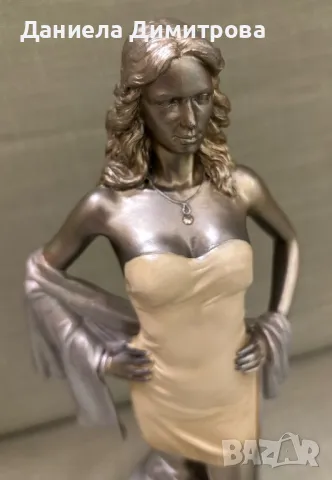 Елегантна дама от полирезин, снимка 2 - Статуетки - 48940960