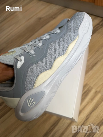 Оригинални нови сиви маратонки UNDER ARMOUR CURRY 11 ! 44,45 н, снимка 8 - Маратонки - 43463606