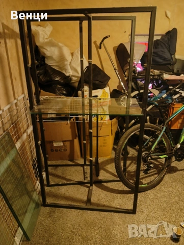 Стъклени стилажи за витрина 