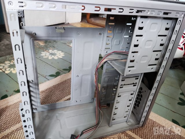 Компютърна кутия, снимка 4 - Захранвания и кутии - 33853406
