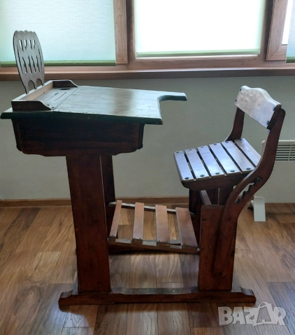 Старинен дървен ученически чин