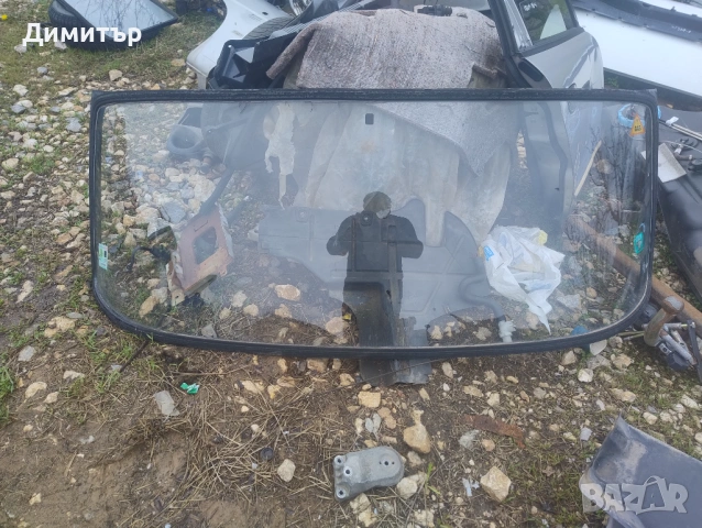 Стъкло Предно За Форд Транзит 1984г / Ford Transit 1984y