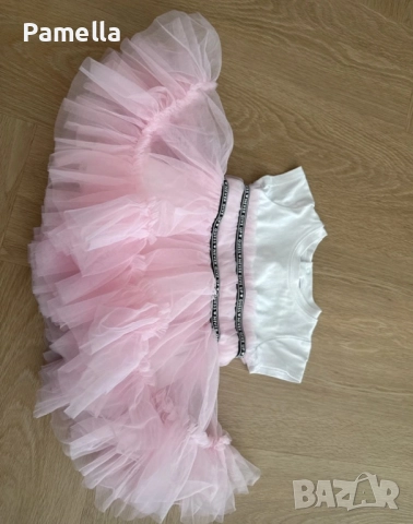 Бебешка рокля Guess, снимка 2 - Бебешки рокли - 51547624