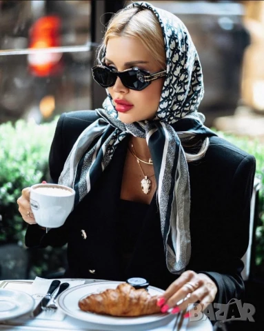 очила с калъф versace , снимка 8 - Слънчеви и диоптрични очила - 50595278