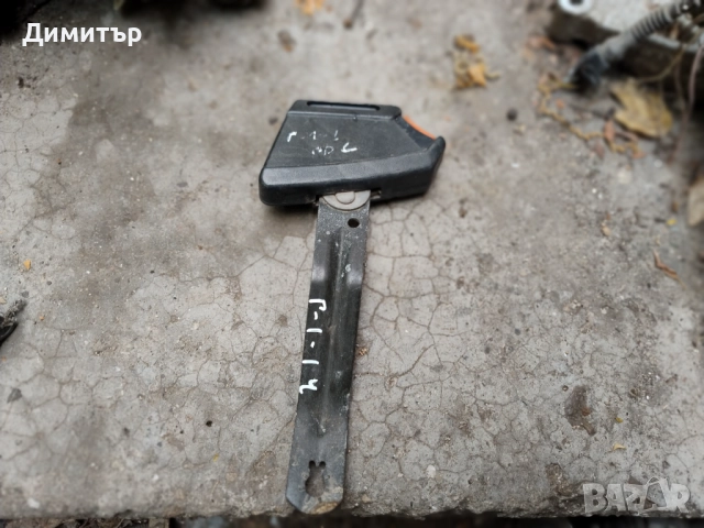 Закопчалка Колан Предна Лява За Фолксваген Голф 1 1980г / VW Golf 1 1980y