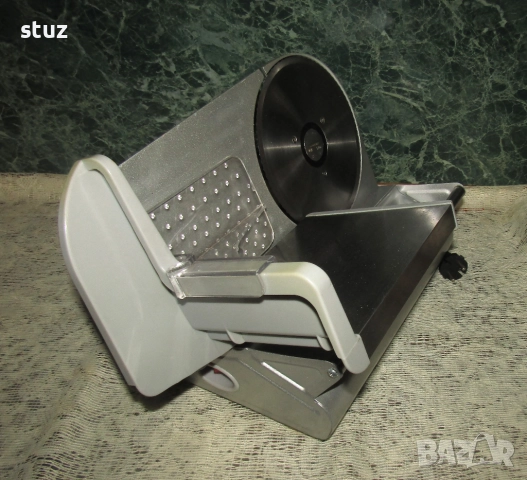 Електрическа машина за рязане на колбаси, хляб, сирена Clatronic, снимка 4 - Кухненски роботи - 52457824