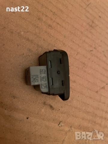 Бутон за централно заключване на лява врата, VW, Polo 9N, Amarok, снимка 2 - Части - 52257217