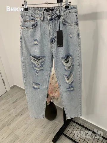 Нови дънки с етикет Mom Fit