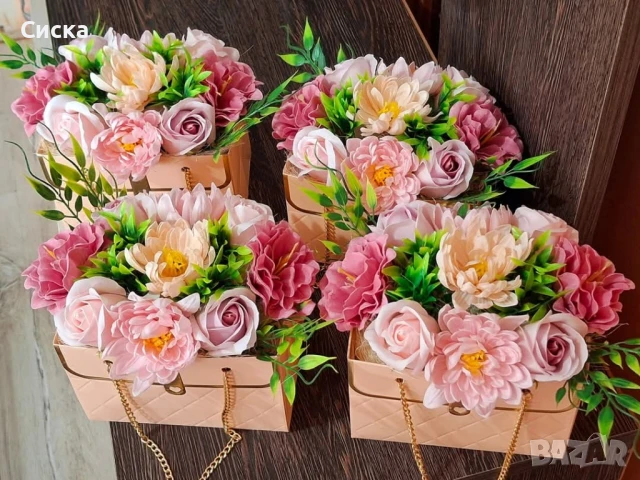 Кокетни чанти със сапунени цветя от пластичен сапун, снимка 3 - Подаръци за жени - 50498815