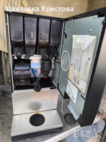 Вендинг машина за кафе , снимка 3 - Кафе машини - 50545003