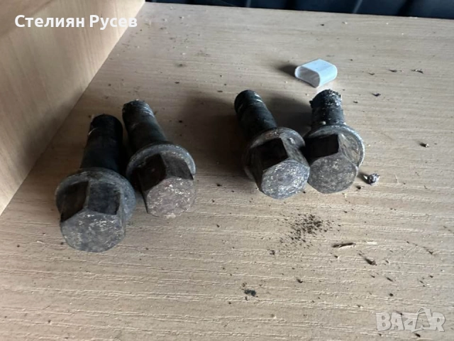 4683 4 бр болтове демонтирани от mercedes ml w164 -10 лв 4бр / 18mm дължина на резбата / 70mm целият, снимка 3 - Части - 51974782