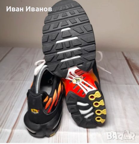 оригинални маратонки  Nike Air Max Plus Black Habanero Red номер 38, снимка 2 - Маратонки - 40672421