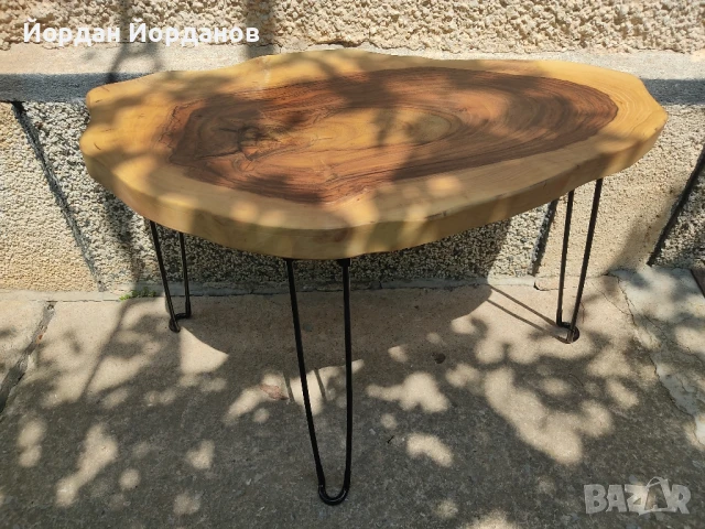 Уникална малка масичка от орех.ПРОДАДЕНА., снимка 1