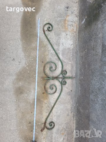Невероятно красив ръчно кован старинен връх за порта
