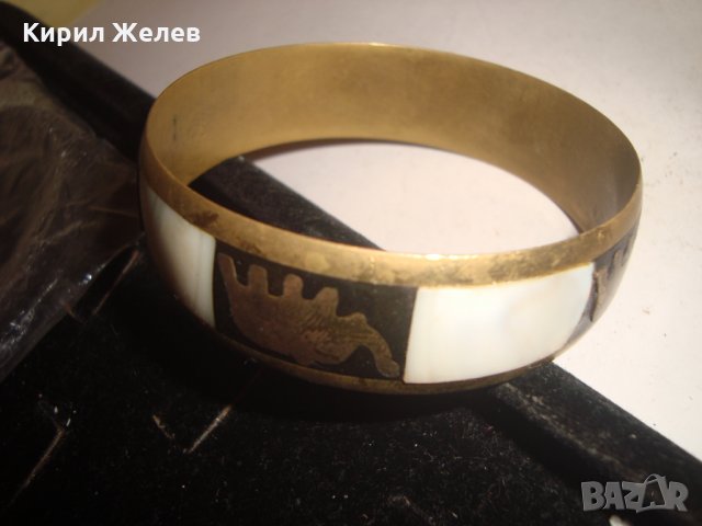 СТАРА ТИБЕТСКА БРОНЗОВА ГРИВНА с РОГ и СЕДЕФ и СЛОНЧЕ - МЕСИНГ 6688, снимка 5 - Гривни - 30757238