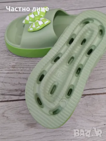 Продавам меки зелени чехли на платформа, снимка 3 - Чехли - 49413417