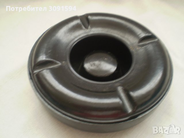 Стар кръгъл пепелник бакелит -твърда черна пластмаса