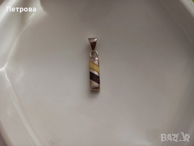 Сребърна висулка с кехлибар , снимка 2 - Колиета, медальони, синджири - 52040877
