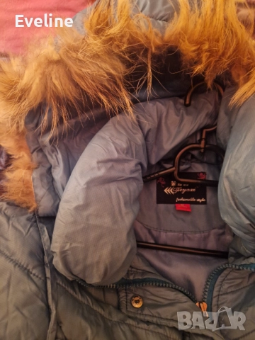 Яке с пух, качулка с естествен косъм 