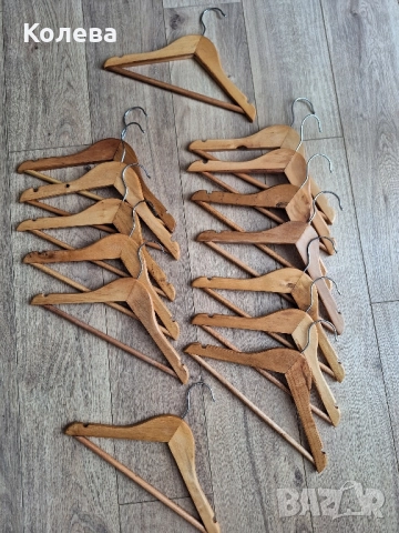 Дървени детски закачалки