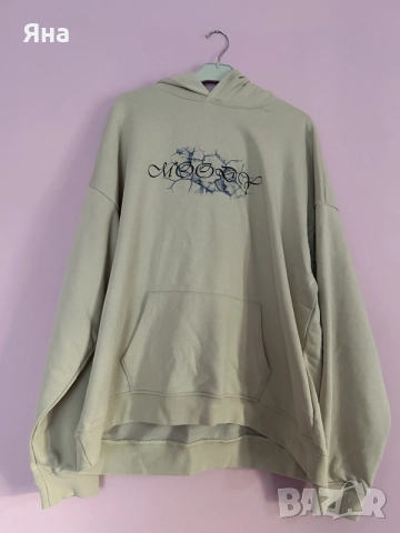 Суичър на размер М
