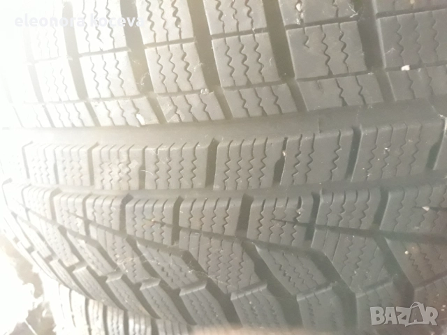 Зимни гуми 215 65 17, снимка 3 - Гуми и джанти - 52107023