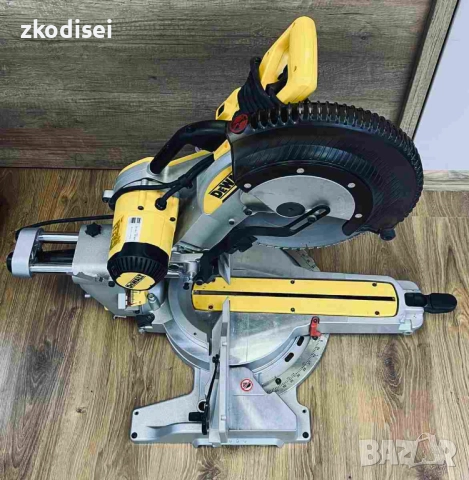 Настолен циркуляр DEWALT DWS780, снимка 3 - Други инструменти - 52169312