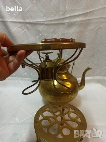 Бронзов голям чайник ,ръчна изработка -калайдисан отвътре ръчно гравиран, поставкан и спиртник, снимка 7 - Антикварни и старинни предмети - 50747831