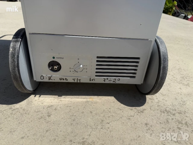 Малка витрина - Количка Bosch , снимка 9 - Хладилници - 50769107