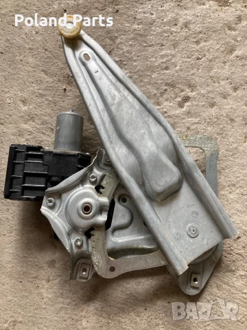 Моторче стъклоповдигач задно дясно Тойота ЦХР 85720-F4020 Toyota C-HR, снимка 2 - Части - 51127175