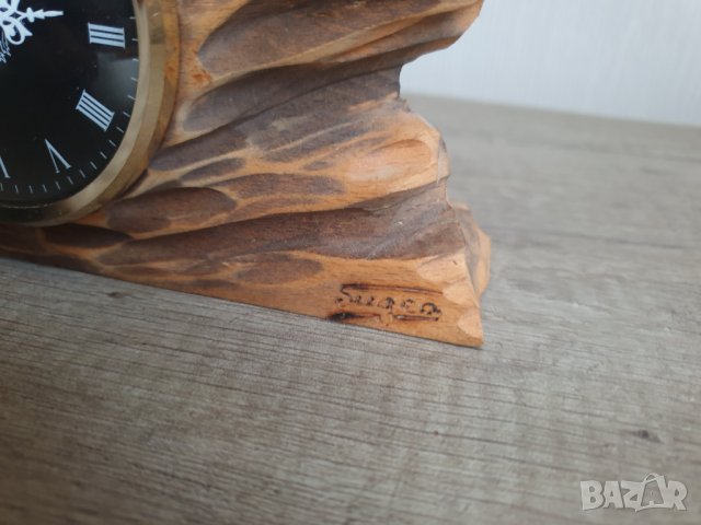 Настолен механичен часовник с дърворезба, снимка 5 - Антикварни и старинни предмети - 40522160