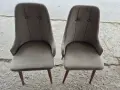 Трапезен стол с тъмносив плюш и кафяви дървени крака, снимка 1