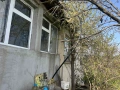 ПРОДАВА СЕ: Голям имот с къща, две допълнителни сгради и 1.7 дка земя в с. Разбойна, снимка 2