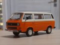 Volkswagen Transporter III 1979 - мащаб 1:43 на IXO моделът е нов в PVC дисплей-кейс, снимка 1 - Колекции - 42495886